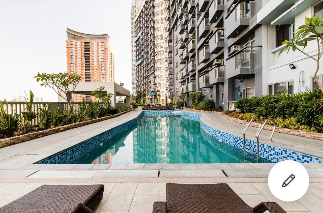 Manhattan Heights Tower A Luxury Apartment Manila
